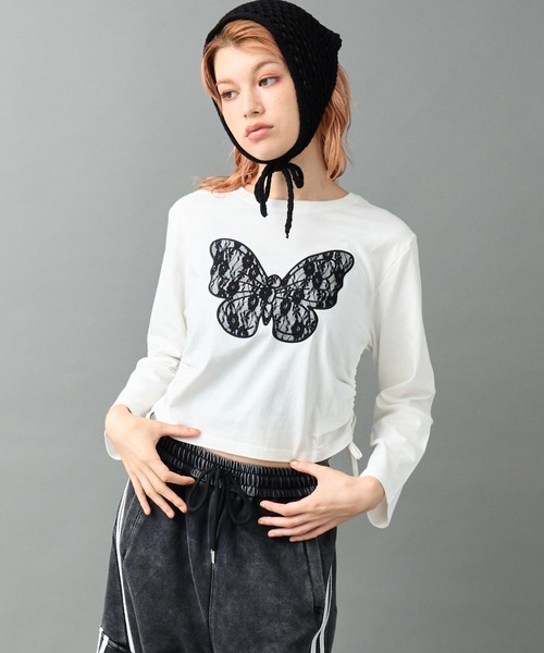 ANAP(アナップ)の「レース バタフライ刺繍 サイド シャーリング ロンT(Tシャツ/カットソー・レディース・グレー/オフホワイト/ダークアッシュ・F)」の2枚目の写真
