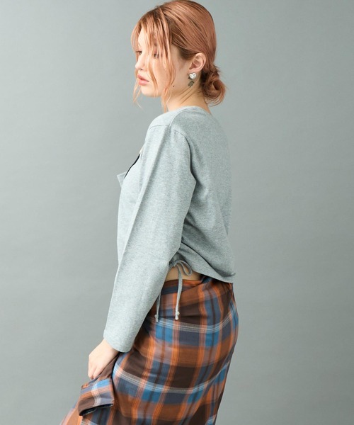 ANAP(アナップ)の「レース バタフライ刺繍 サイド シャーリング ロンT(Tシャツ/カットソー・レディース・グレー/オフホワイト/ダークアッシュ・F)」の5枚目の写真