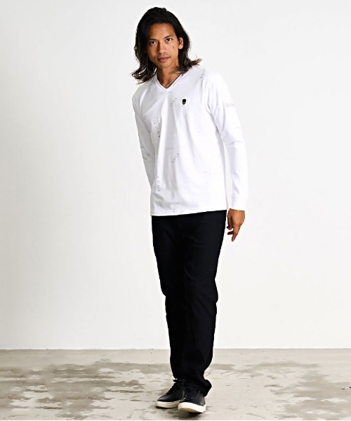 VIOLA(ヴィオラ)の「『VIOLA rumore/ヴィオラ ルモーレ』総柄プリント入りVネック長袖カットソー(Tシャツ/カットソー・メンズ・ホワイト/ブラック×シルバー/ブラック×ゴールド・XL/L/M)」の4枚目の写真