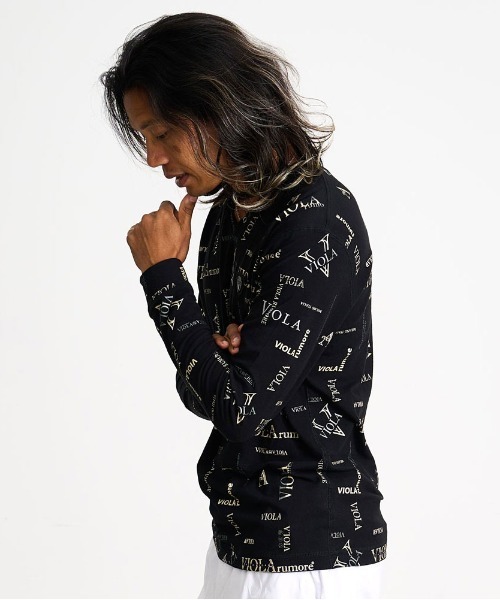 VIOLA(ヴィオラ)の「『VIOLA rumore/ヴィオラ ルモーレ』総柄プリント入りVネック長袖カットソー(Tシャツ/カットソー・メンズ・ホワイト/ブラック×シルバー/ブラック×ゴールド・XL/L/M)」の8枚目の写真