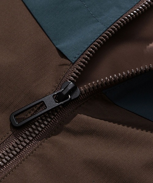 aimoha(アイモハ)の「リフレクターパイピング マルチカラーマウンテンパーカー/Reflective piping multicolor mountain parka(マウンテンパーカー・メンズ・グリーン/ブラウン/ブラック・X-LARGE/MEDIUM/LARGE)」の4枚目の写真
