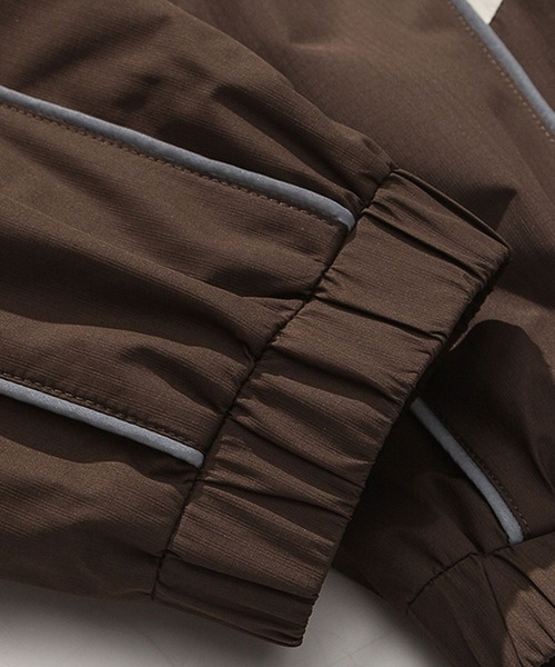 aimoha(アイモハ)の「リフレクターパイピング マルチカラーマウンテンパーカー/Reflective piping multicolor mountain parka(マウンテンパーカー・メンズ・グリーン/ブラウン/ブラック・X-LARGE/MEDIUM/LARGE)」の10枚目の写真