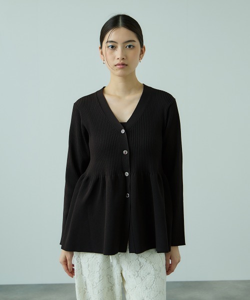 VICKY（ビッキー）の「ライトウェイトペプラムニットカーディガン≪手洗い可能≫（カーディガン/ボレロ・レディース・ブラック/レッド・M）」の15枚目の写真