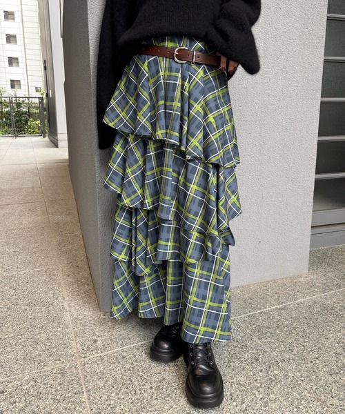 Ameri(アメリ)の「HANDWRITING CHECK TIERED SKIRT(スカート・レディース・ベージュ/ネイビー・SMALL/MEDIUM)」の2枚目の写真