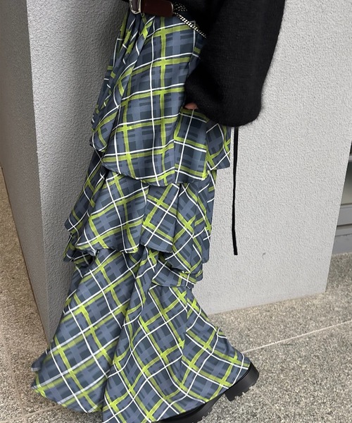 Ameri(アメリ)の「HANDWRITING CHECK TIERED SKIRT(スカート・レディース・ベージュ/ネイビー・SMALL/MEDIUM)」の6枚目の写真