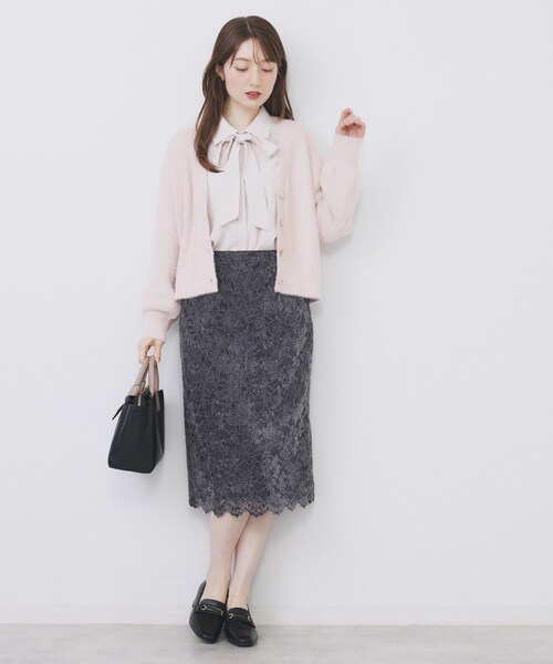 index(インデックス)の「ラメフェザーヤーンVネックカーディガン【洗濯機OK】(カーディガン/ボレロ・レディース・ブラウン系その他7/ホワイト系8/ピンク系1/サックスブルー系5・00)」の14枚目の写真