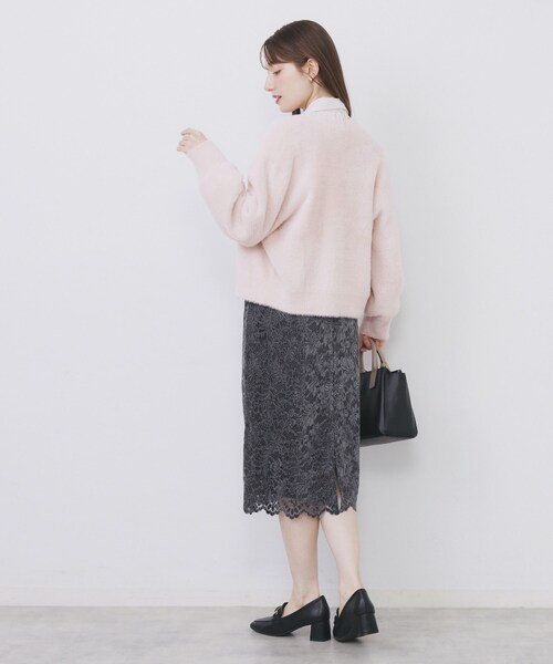 index(インデックス)の「ラメフェザーヤーンVネックカーディガン【洗濯機OK】(カーディガン/ボレロ・レディース・ブラウン系その他7/ホワイト系8/ピンク系1/サックスブルー系5・00)」の15枚目の写真