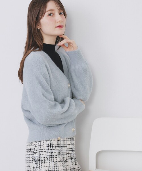 index(インデックス)の「ラメフェザーヤーンVネックカーディガン【洗濯機OK】(カーディガン/ボレロ・レディース・ブラウン系その他7/ホワイト系8/ピンク系1/サックスブルー系5・00)」の17枚目の写真