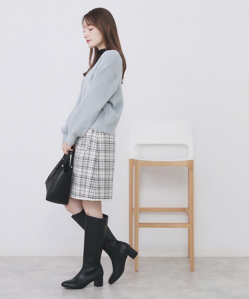 index(インデックス)の「ラメフェザーヤーンVネックカーディガン【洗濯機OK】(カーディガン/ボレロ・レディース・ブラウン系その他7/ホワイト系8/ピンク系1/サックスブルー系5・00)」の19枚目の写真