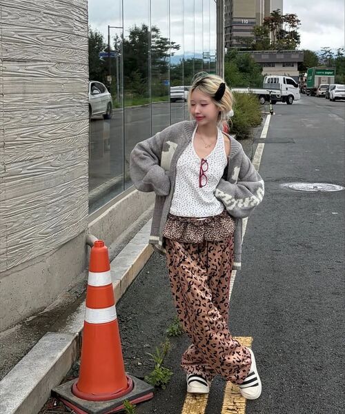 WKNDRS(ウィーキャンドース)の「SHEEP COWICHAN CARDIGAN (GREY)(カーディガン/ボレロ・レディース・その他・MEDIUM/LARGE/X-LARGE)」の9枚目の写真