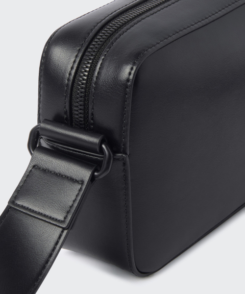 MUSINSA STANDARD（ムシンサスタンダード）の「シンセティックレザー カメラバッグ [ブラック]（メッセンジャーバッグ・メンズ・その他・FREE）」の7枚目の写真