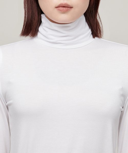 MUSINSA STANDARD WOMAN（ムシンサスタンダードウーマン）の「ウィメンズテンセルスリムタートルネックTシャツ[ホワイト]（Tシャツ/カットソー・レディース・その他・SMALL/MEDIUM/LARGE/X-LARGE/X-SMALL）」の10枚目の写真