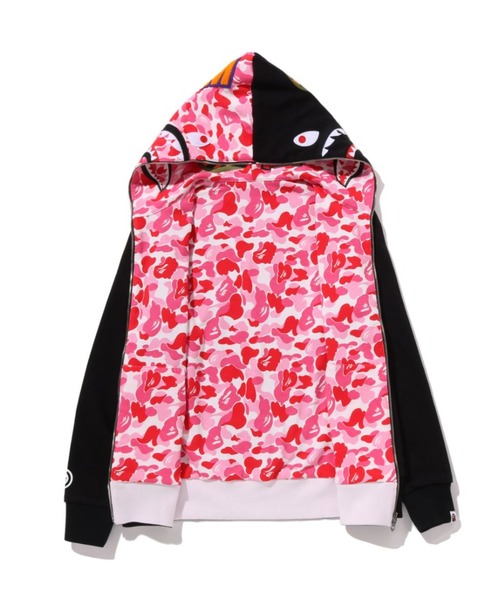 A BATHING APE（アベイシングエイプ）の「ABC CAMO REVERSIBLE SHARK