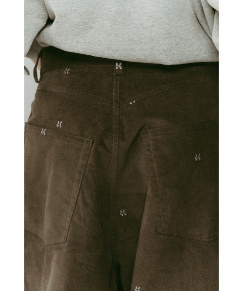Knuth Marf（クヌースマーフ）の「K motif velveteen pants(unisex)（その他パンツ・レディース・グリーン系その他/ブラック/アイボリー・X-SMALL/SMALL/MEDIUM）」の19枚目の写真