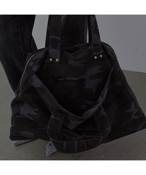 LCDC TM（エルシーディーシーティーエム）の「LAYERED CAMO TOTE BAG (DARK GREY)（ショルダーバッグ・レディース・その他・OS）」の8枚目の写真