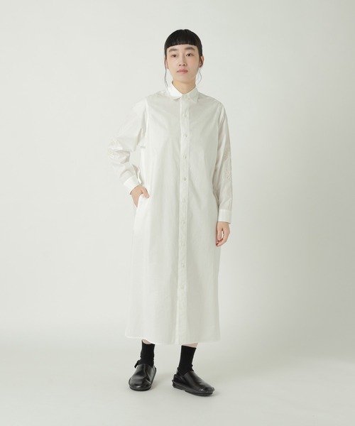 ZUCCa(ズッカ)の「CORD EMBROIDERY SHIRT / S(ワンピース・レディース・ブラック/ホワイト/オレンジ・M size)」の2枚目の写真