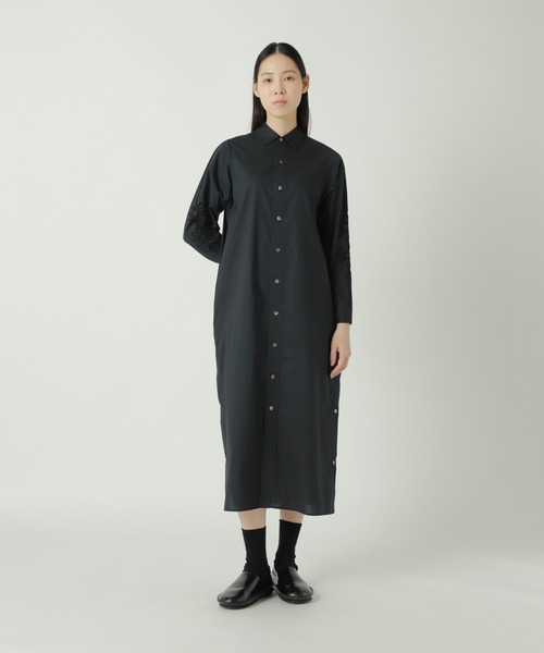 ZUCCa(ズッカ)の「CORD EMBROIDERY SHIRT / S(ワンピース・レディース・ブラック/ホワイト/オレンジ・M size)」の1枚目の写真