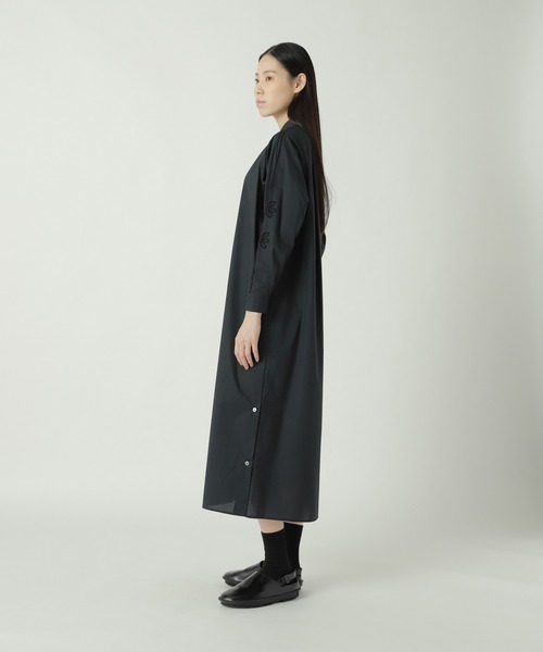 ZUCCa(ズッカ)の「CORD EMBROIDERY SHIRT / S(ワンピース・レディース・ブラック/ホワイト/オレンジ・M size)」の5枚目の写真