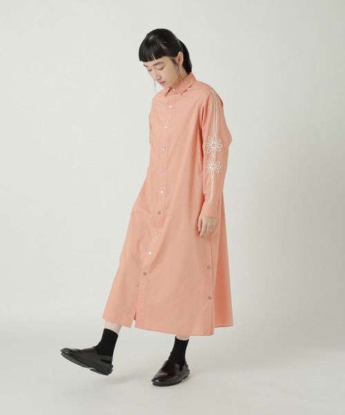 ZUCCa(ズッカ)の「CORD EMBROIDERY SHIRT / S(ワンピース・レディース・ブラック/ホワイト/オレンジ・M size)」の7枚目の写真