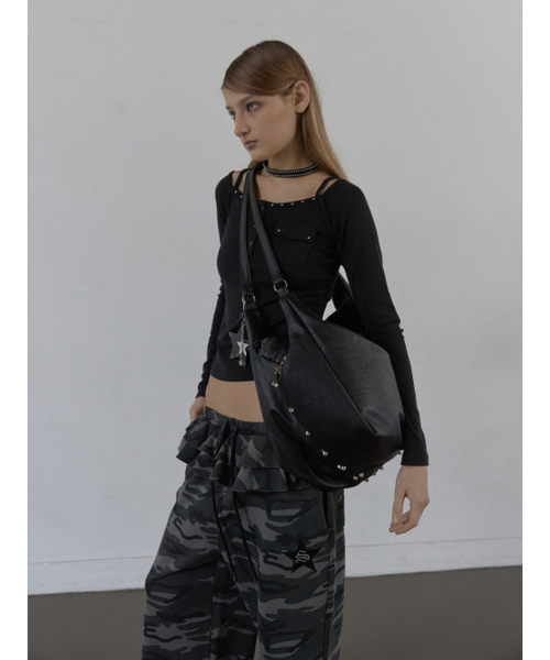 SETUP-EXE(セットアップイーエックスイー)の「STUDDED TWO-WAY BIG BAG / BLACK(メッセンジャーバッグ・レディース・その他・OS)」の7枚目の写真