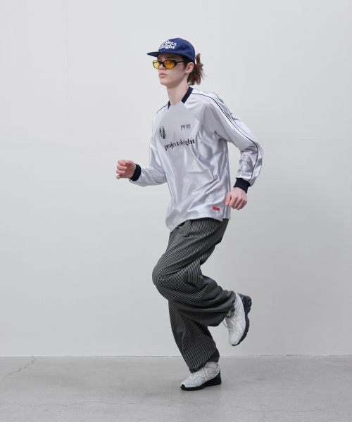 PO8(ピーオーエイト)の「PO8 LEAGUE LONG SLEEVE T-SHIRTS - GREY(Tシャツ/カットソー・レディース・グレー・MEDIUM/LARGE)」の4枚目の写真