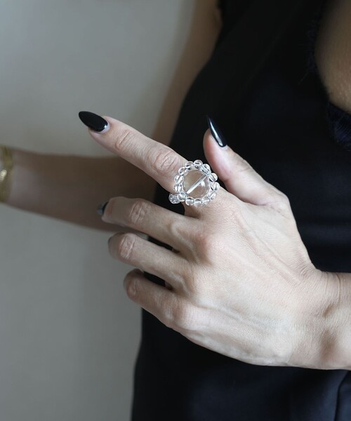 in mood(インムード)の「<in mood>CRYSTAL FLOWER リング(リング・レディース・ホワイト・FREE)」の4枚目の写真