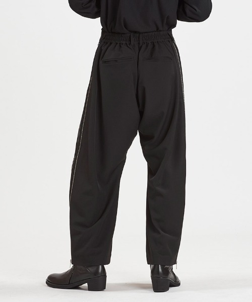 NO ID.(ノーアイディ)の「mp14499-サイドZIPイージーワイドトラウザーズ パンツ(458006-398P)(その他パンツ・メンズ・ブラック/グレー・2/1)」の13枚目の写真
