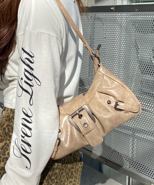 RAY CASSIN(レイカズン)の「バックルベルト付ショルダーバッグ(ショルダーバッグ・レディース・ブラウン/ホワイト/ベージュ・FREE)」の1枚目の写真