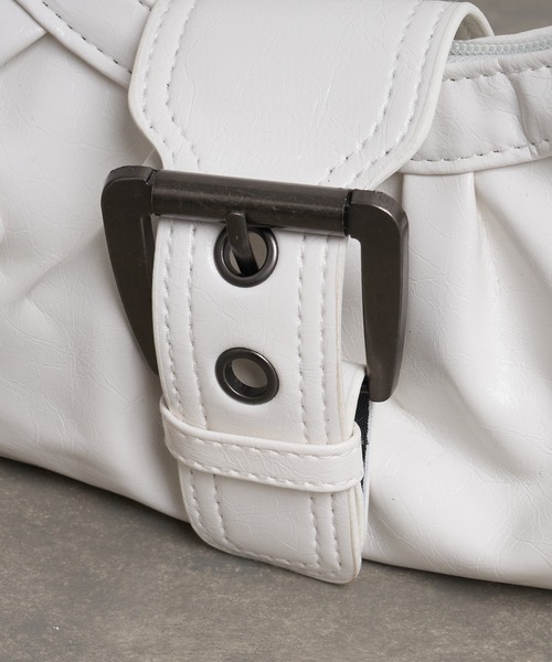 RAY CASSIN(レイカズン)の「バックルベルト付ショルダーバッグ(ショルダーバッグ・レディース・ブラウン/ホワイト/ベージュ・FREE)」の9枚目の写真