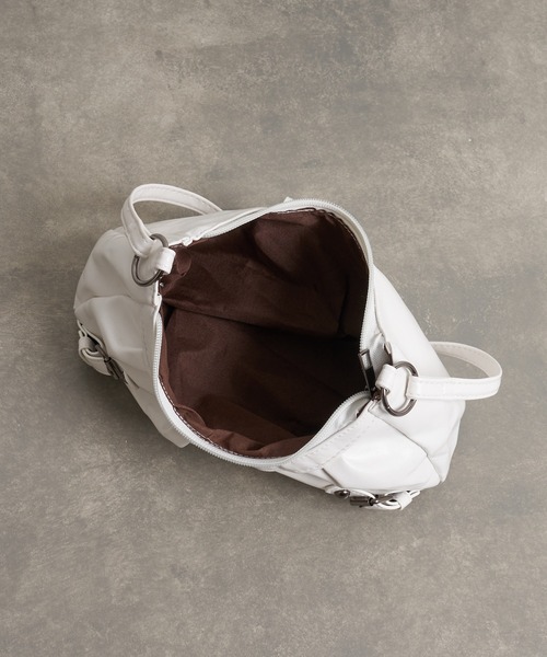 RAY CASSIN(レイカズン)の「バックルベルト付ショルダーバッグ(ショルダーバッグ・レディース・ブラウン/ホワイト/ベージュ・FREE)」の4枚目の写真