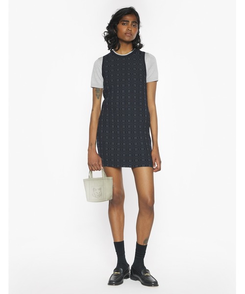 Maison Kitsune（メゾンキツネ）の「MERINO WOOL RIB CHECK MINI DRESS（ワンピース・レディース・ダークグレー・M/S/L）」の4枚目の写真