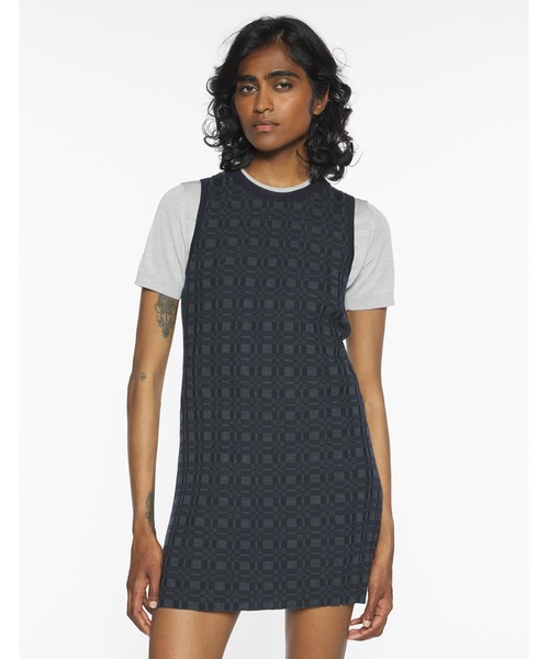 Maison Kitsune（メゾンキツネ）の「MERINO WOOL RIB CHECK MINI DRESS（ワンピース・レディース・ダークグレー・M/S/L）」の6枚目の写真