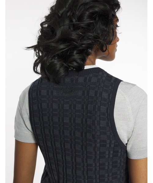 Maison Kitsune（メゾンキツネ）の「MERINO WOOL RIB CHECK MINI DRESS（ワンピース・レディース・ダークグレー・M/S/L）」の7枚目の写真