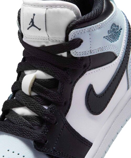 JORDAN BRAND（ジョーダンブランド）の「ジョーダン 1 MID リトルキッズシューズ / Jordan 1 Mid Little Kids' Shoes DQ8424-002 Black（スニーカー・キッズ・ブラック・18.5/17.5/17/16.5/22/21.5/21/20/18/20.5/19.5/19）」の7枚目の写真