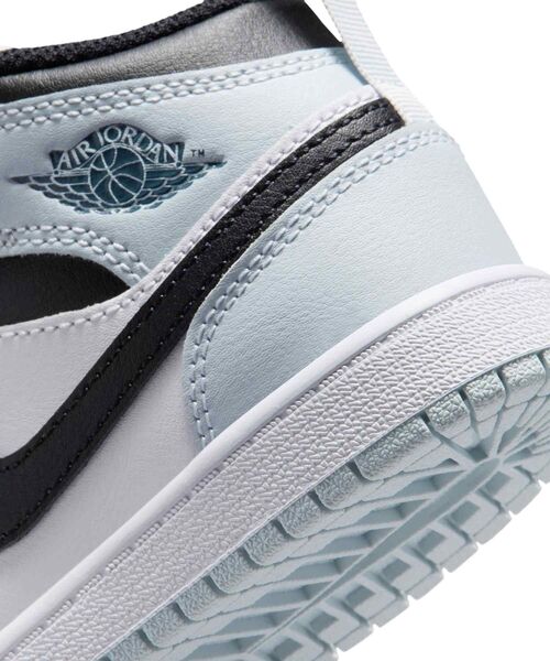JORDAN BRAND（ジョーダンブランド）の「ジョーダン 1 MID リトルキッズシューズ / Jordan 1 Mid Little Kids' Shoes DQ8424-002 Black（スニーカー・キッズ・ブラック・18.5/17.5/17/16.5/22/21.5/21/20/18/20.5/19.5/19）」の8枚目の写真