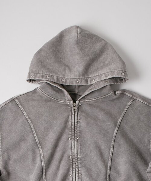 WHO'S WHO gallery（フーズフーギャラリー）の「KOOKY'N ケミカルスタッズ切り替えジップパーカー（パーカー・レディース・ブラック/ライトグレー・MEDIUM/SMALL）」の8枚目の写真