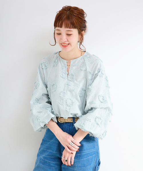 B.C STOCK（ベーセーストック）の「手洗い可 / 3Dレースバブルスリーブチュニック（シャツ/ブラウス・レディース・ホワイト/ブラック/サックスブルー・FREE）」の3枚目の写真