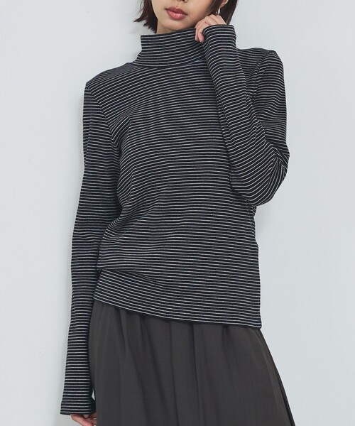 abahouse mavie(アバハウスマヴィ)の「ハイネックプルオーバー(Tシャツ/カットソー・レディース・ブラック/グレー/ブラック系その他/ホワイト・フリー)」の4枚目の写真