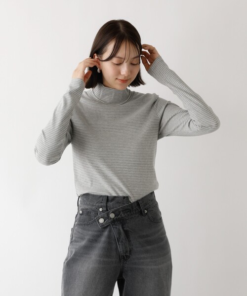 abahouse mavie(アバハウスマヴィ)の「ハイネックプルオーバー(Tシャツ/カットソー・レディース・ブラック/グレー/ブラック系その他/ホワイト・フリー)」の9枚目の写真
