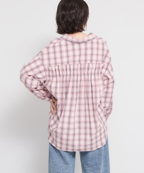 THE SHOP TK （ザ ショップ ティーケー ）の「【後ろ姿もサマになる】バックシャーリングシャツ（シャツ/ブラウス・レディース・ネイビー/グリーン系2/ライトブルー/ピンク系その他・12/13）」の16枚目の写真