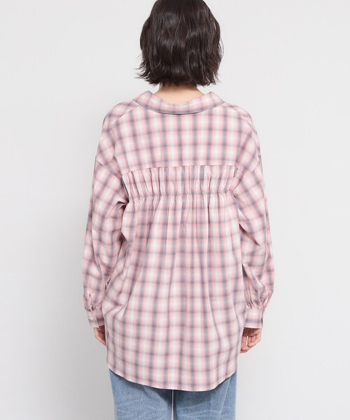 THE SHOP TK （ザ ショップ ティーケー ）の「【後ろ姿もサマになる】バックシャーリングシャツ（シャツ/ブラウス・レディース・ネイビー/グリーン系2/ライトブルー/ピンク系その他・12/13）」の21枚目の写真