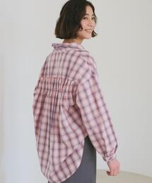 【後ろ姿もサマになる】バックシャーリングシャツ