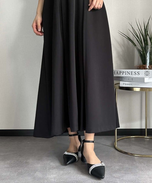 LOWO(ロワ)の「ビジューベルトアンクルストラップポインテッドトゥパンプス ローヒール チャンキーヒール 結婚式 パーティー オケージョン お呼ばれ(パンプス・レディース・ブラック/アイボリー・36/40/39/38/37)」の5枚目の写真