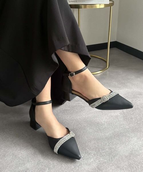 LOWO(ロワ)の「ビジューベルトアンクルストラップポインテッドトゥパンプス ローヒール チャンキーヒール 結婚式 パーティー オケージョン お呼ばれ(パンプス・レディース・ブラック/アイボリー・36/40/39/38/37)」の8枚目の写真