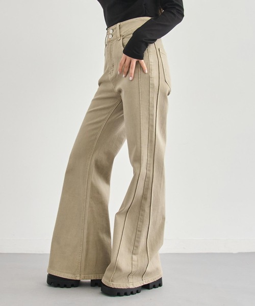 ANAP(アナップ)の「細見えサイドラインフレアデニムパンツ(デニムパンツ・レディース・ブラック/ベージュ/ブルー・M/S)」の1枚目の写真