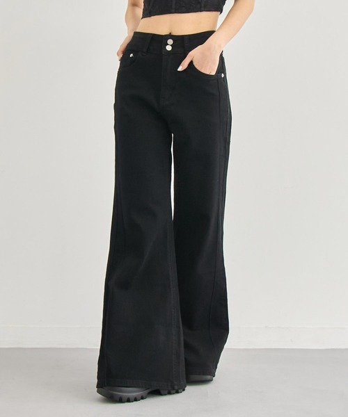 ANAP(アナップ)の「細見えサイドラインフレアデニムパンツ(デニムパンツ・レディース・ブラック/ベージュ/ブルー・M/S)」の2枚目の写真