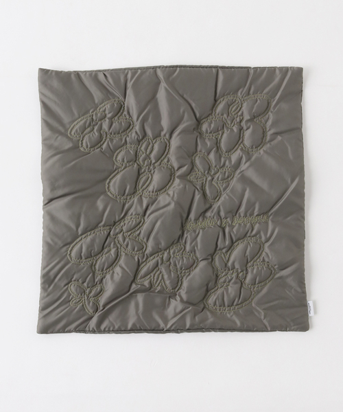 journal standard Furniture （ジャーナルスタンダードファニチャー）の「PADDET CUSHION　クッションカバー 45cm（クッション/クッションカバー・レディース・カーキ/ベージュ・FREE）」の9枚目の写真