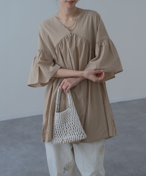 refinedworks(リファインドワークス)の「【refinedworks】ふわりと軽く、動くたびに華やかな 袖フレア チュニック(シャツ/ブラウス・レディース・イエロー/ベージュ・FREE)」の20枚目の写真