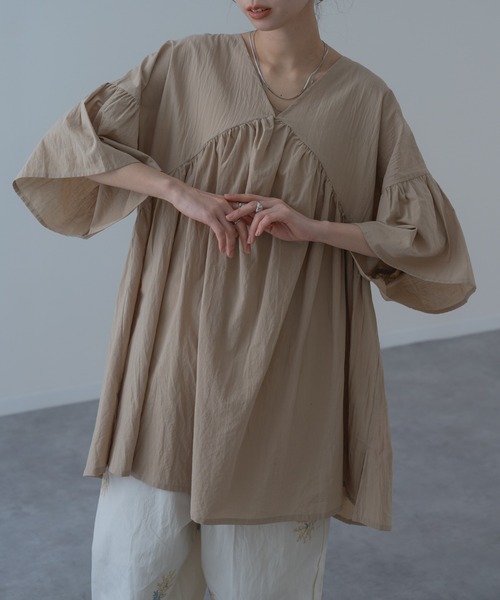 refinedworks(リファインドワークス)の「【refinedworks】ふわりと軽く、動くたびに華やかな 袖フレア チュニック(シャツ/ブラウス・レディース・イエロー/ベージュ・FREE)」の19枚目の写真