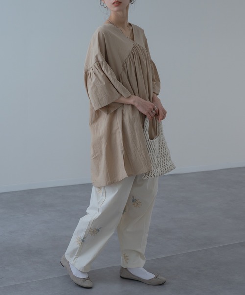 refinedworks(リファインドワークス)の「【refinedworks】ふわりと軽く、動くたびに華やかな 袖フレア チュニック(シャツ/ブラウス・レディース・イエロー/ベージュ・FREE)」の12枚目の写真